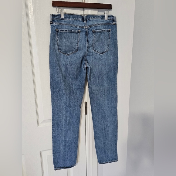 Old navy boyfriend mid rise. Size 6. - Picture 2 of 3